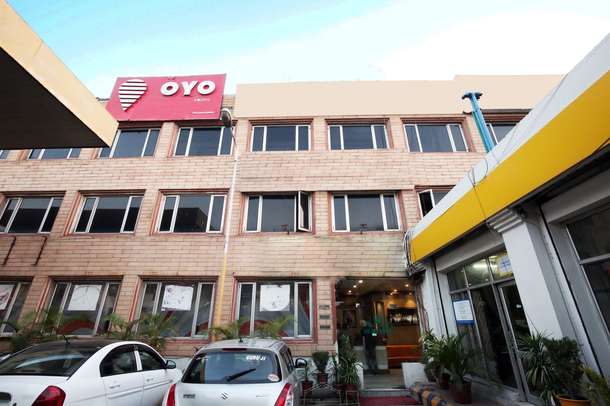 Oyo 7445 Residency Hotel 3*