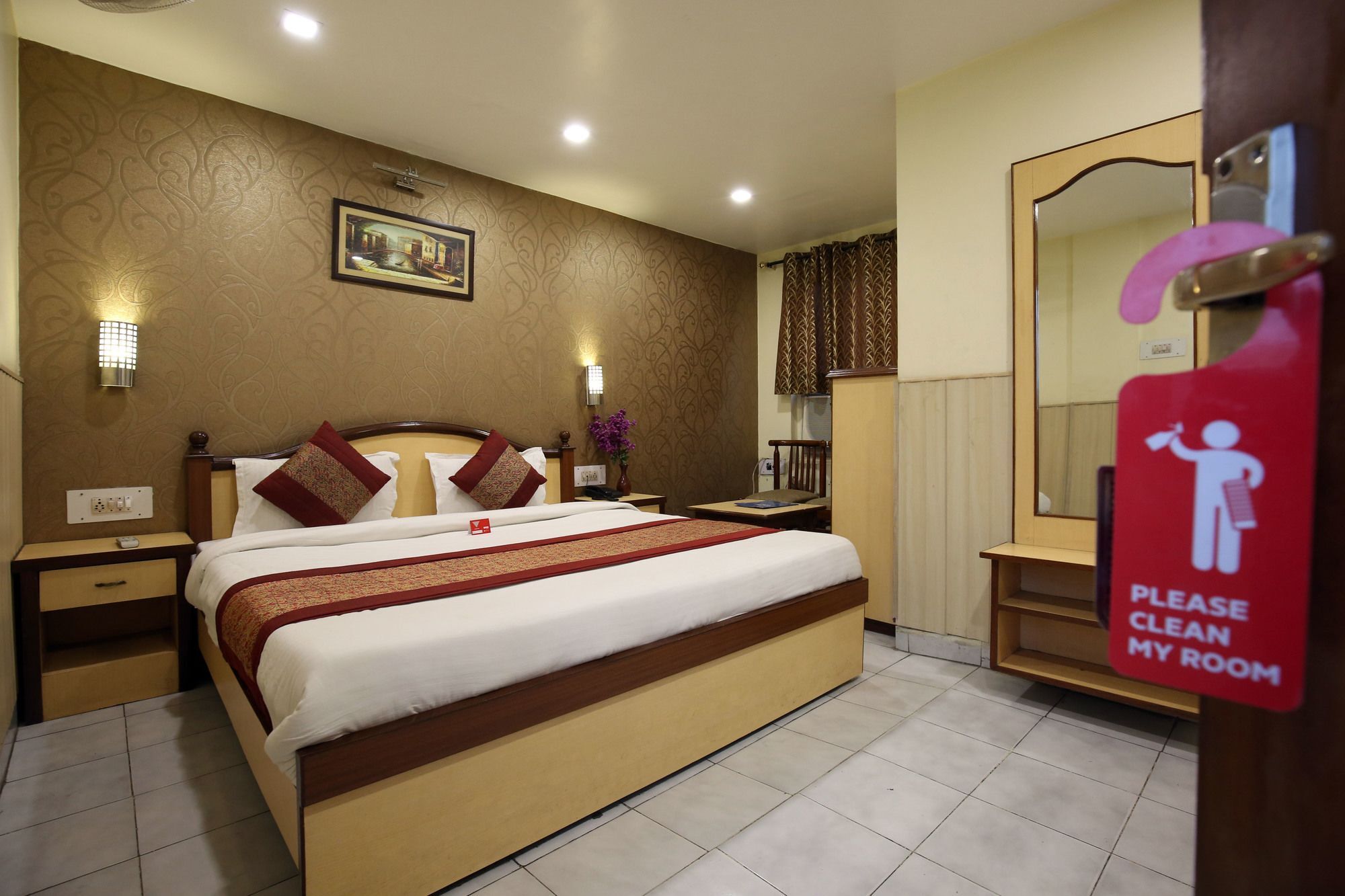 Oyo 7445 Residency Hotel 3*