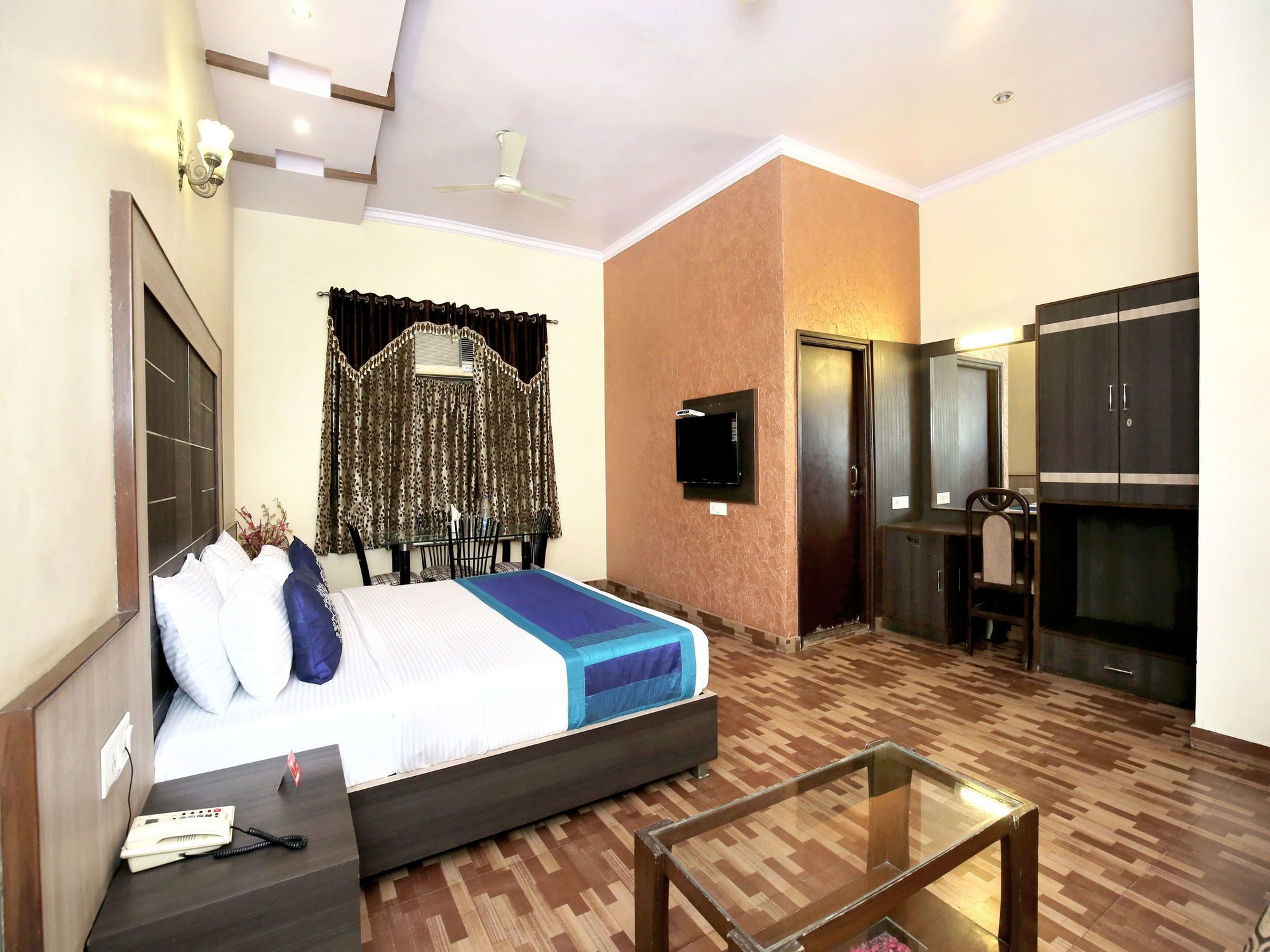 Oyo 10111 Roopa International 3* Amritsar