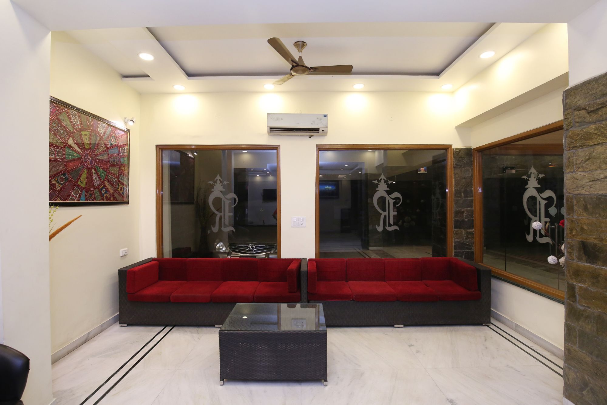 Oyo 10111 Roopa International 3*