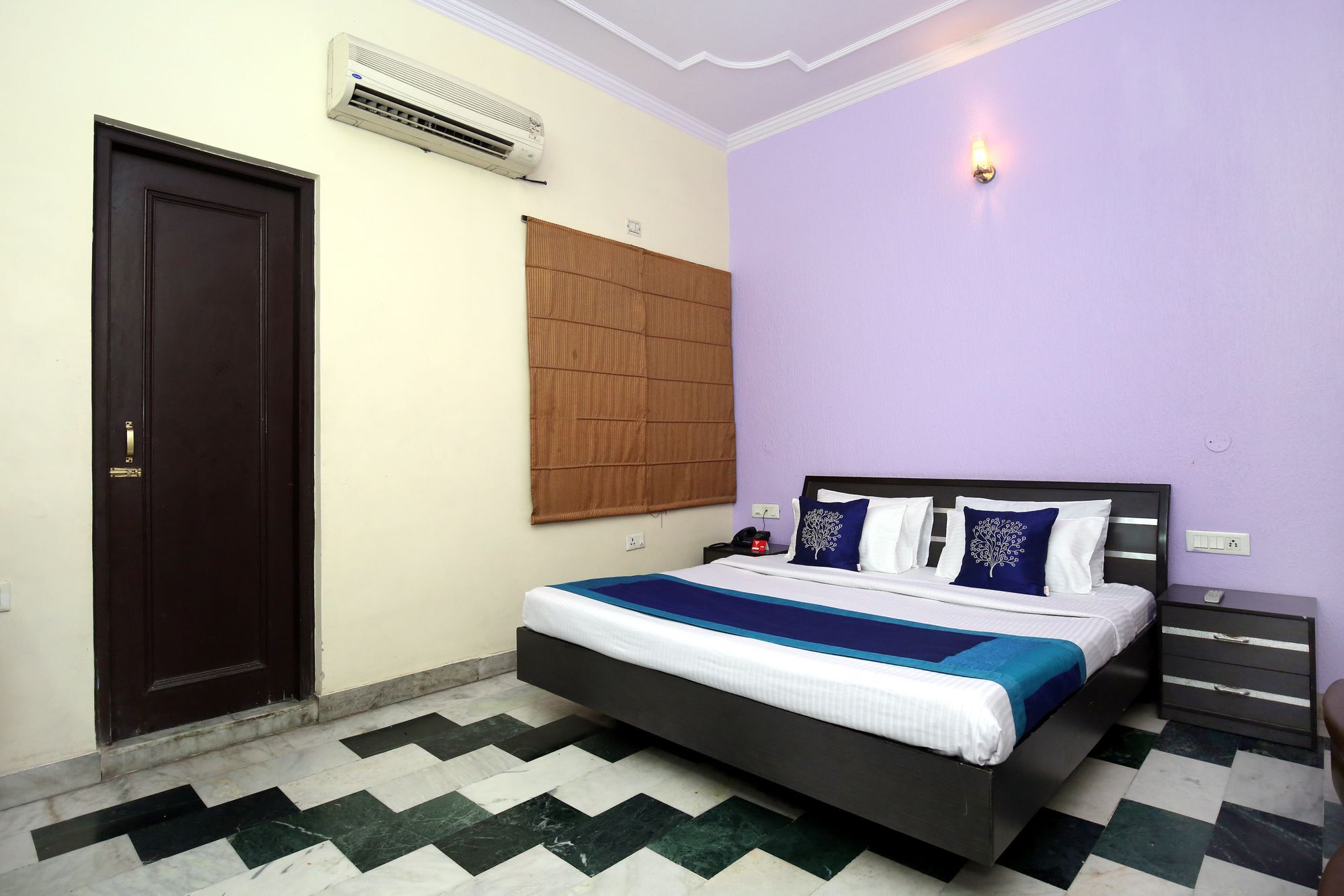 Hotel Oyo 10111 Roopa International 3*