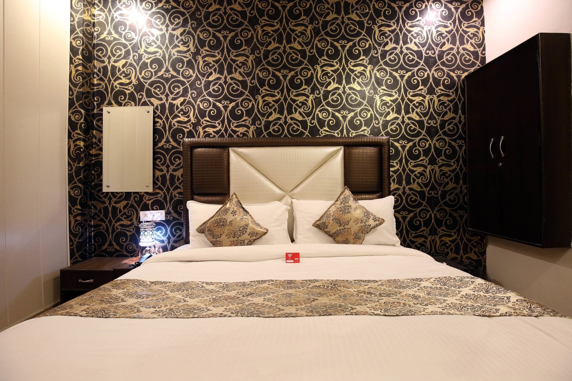 Oyo 111 Opp. Sangam Cinema Hotel