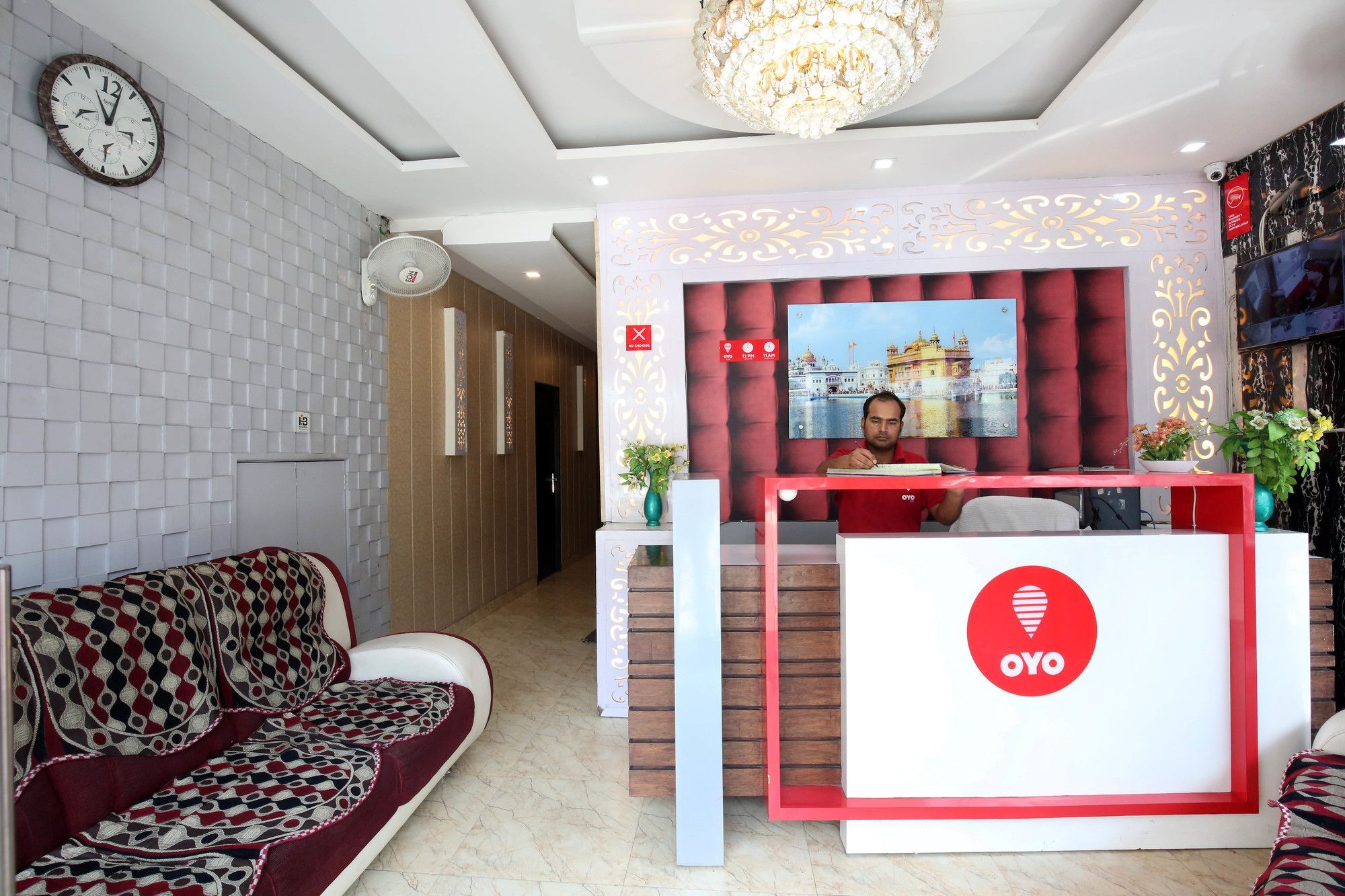 Oyo 111 Opp. Sangam Cinema Hotel 3*