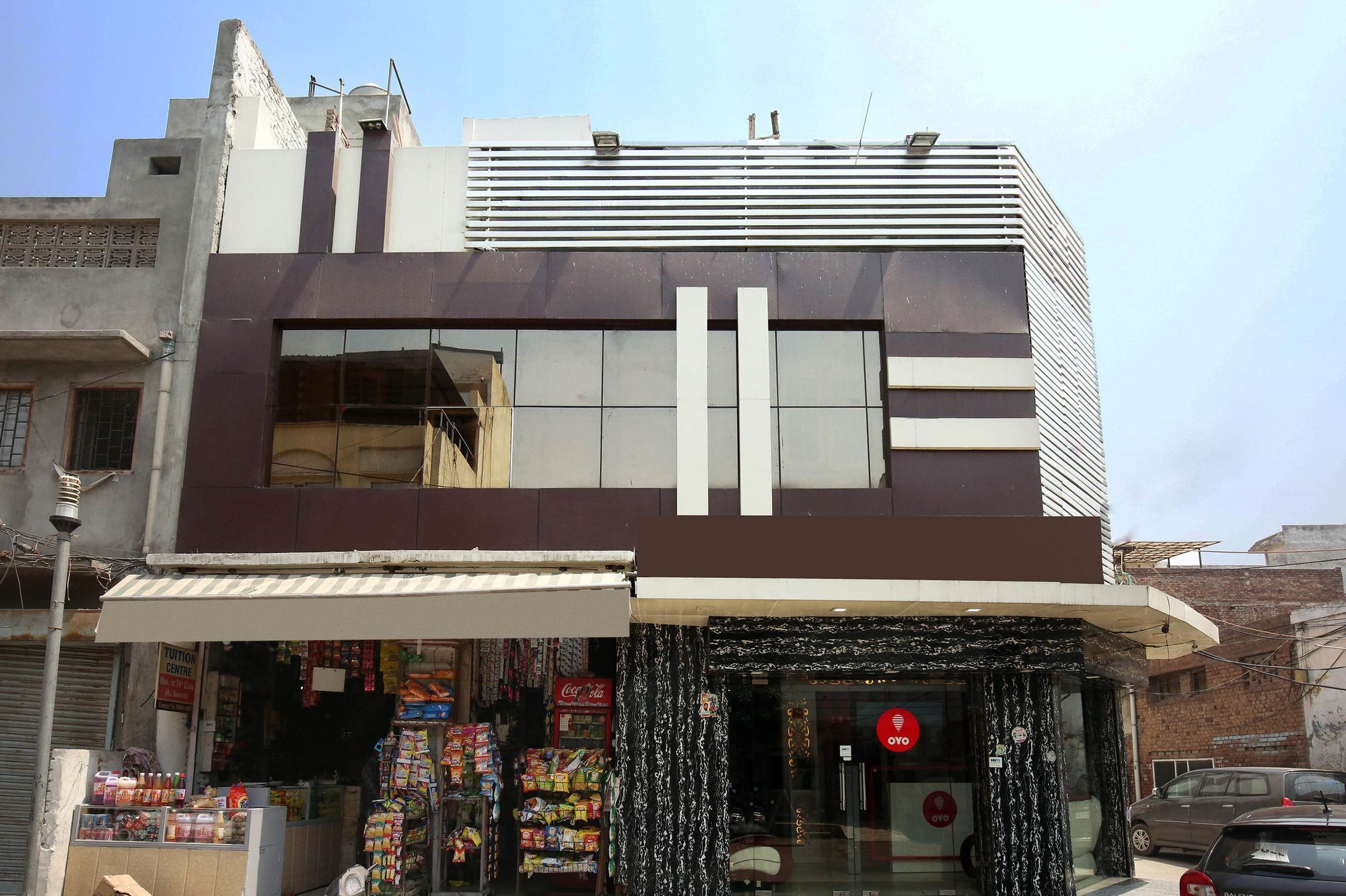 Oyo 111 Opp. Sangam Cinema 3*
