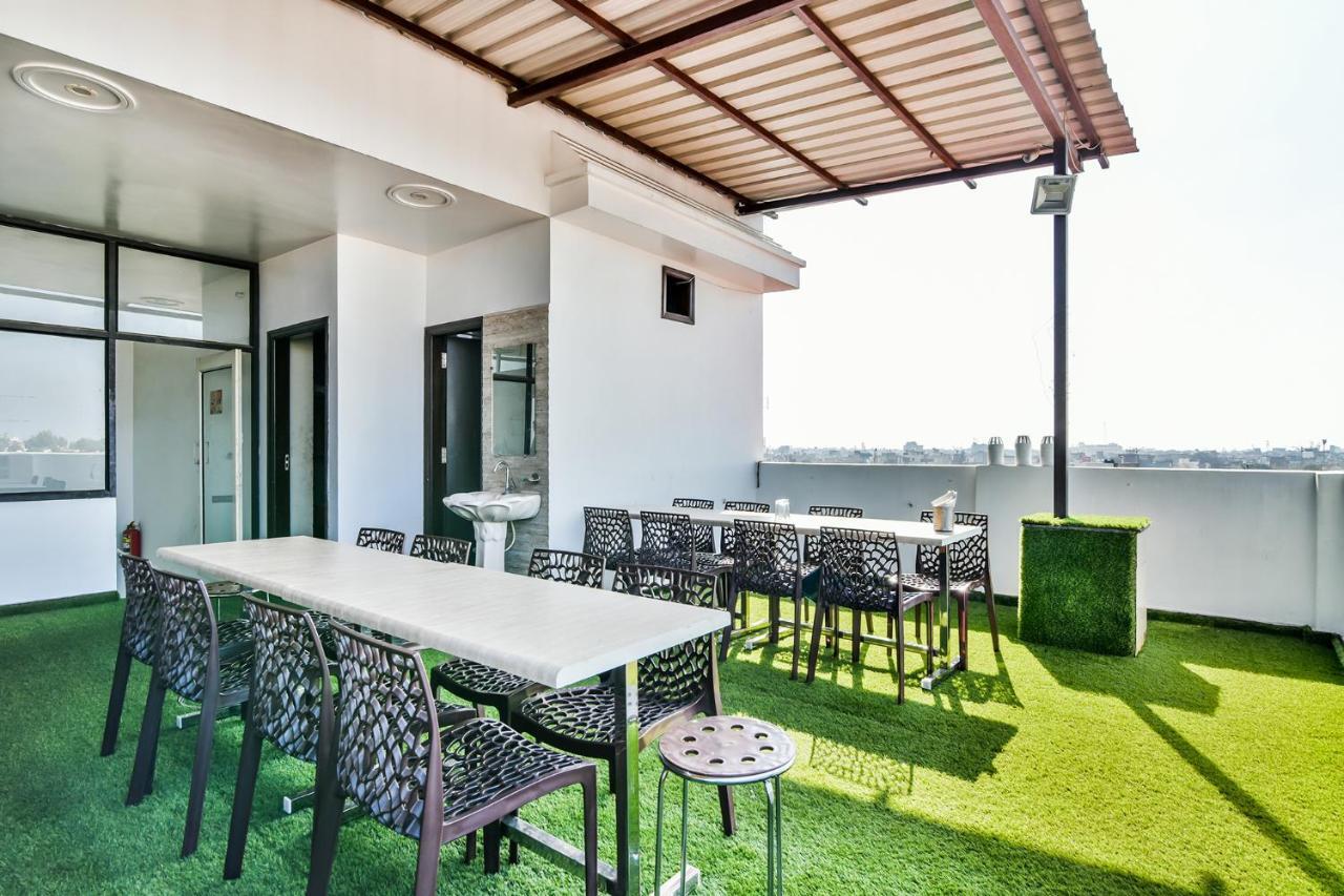 Hotel Fabhotel Aman Residency Sharifpura 3*