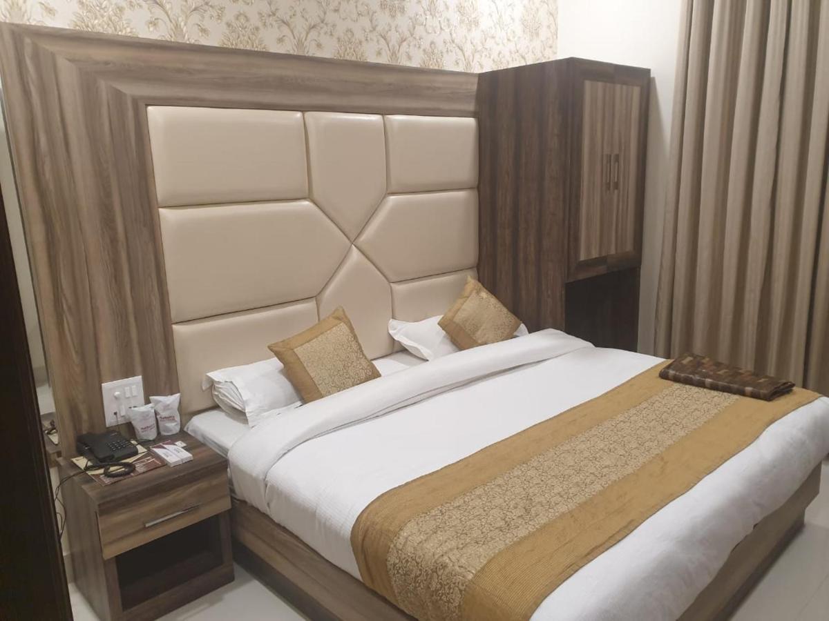 Malhotra 50 Meter From Golden Temple 3*