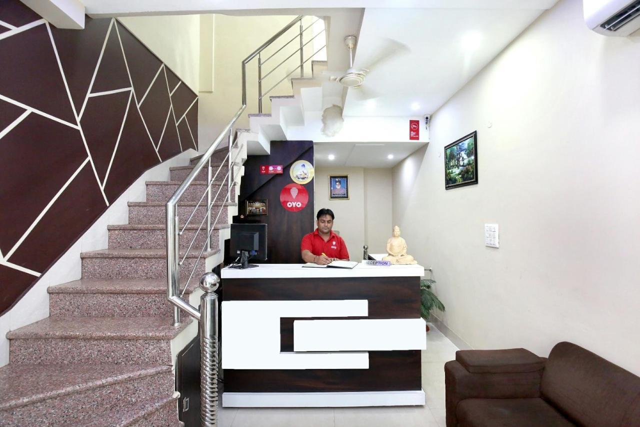 Oyo 9593 J S Regency