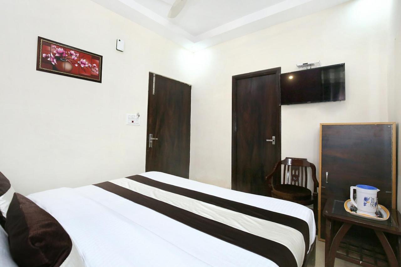 Oyo 9593 J S Regency