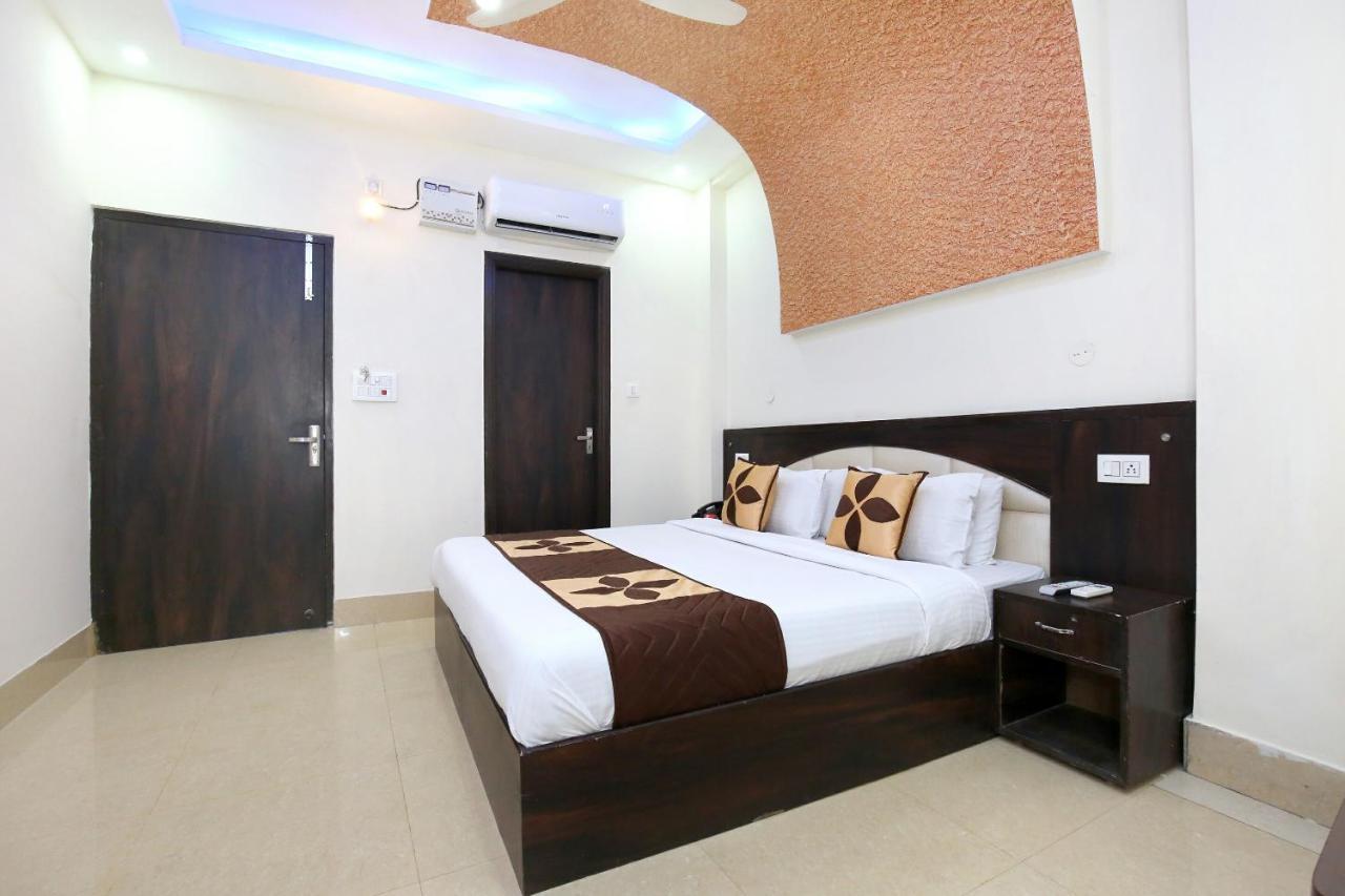 Oyo 9593 J S Regency Hotel 3*