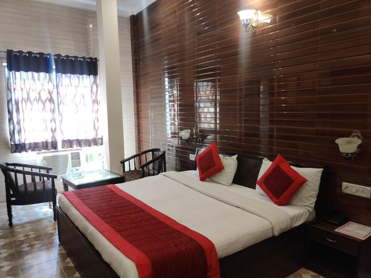 Holy Hotel 2*