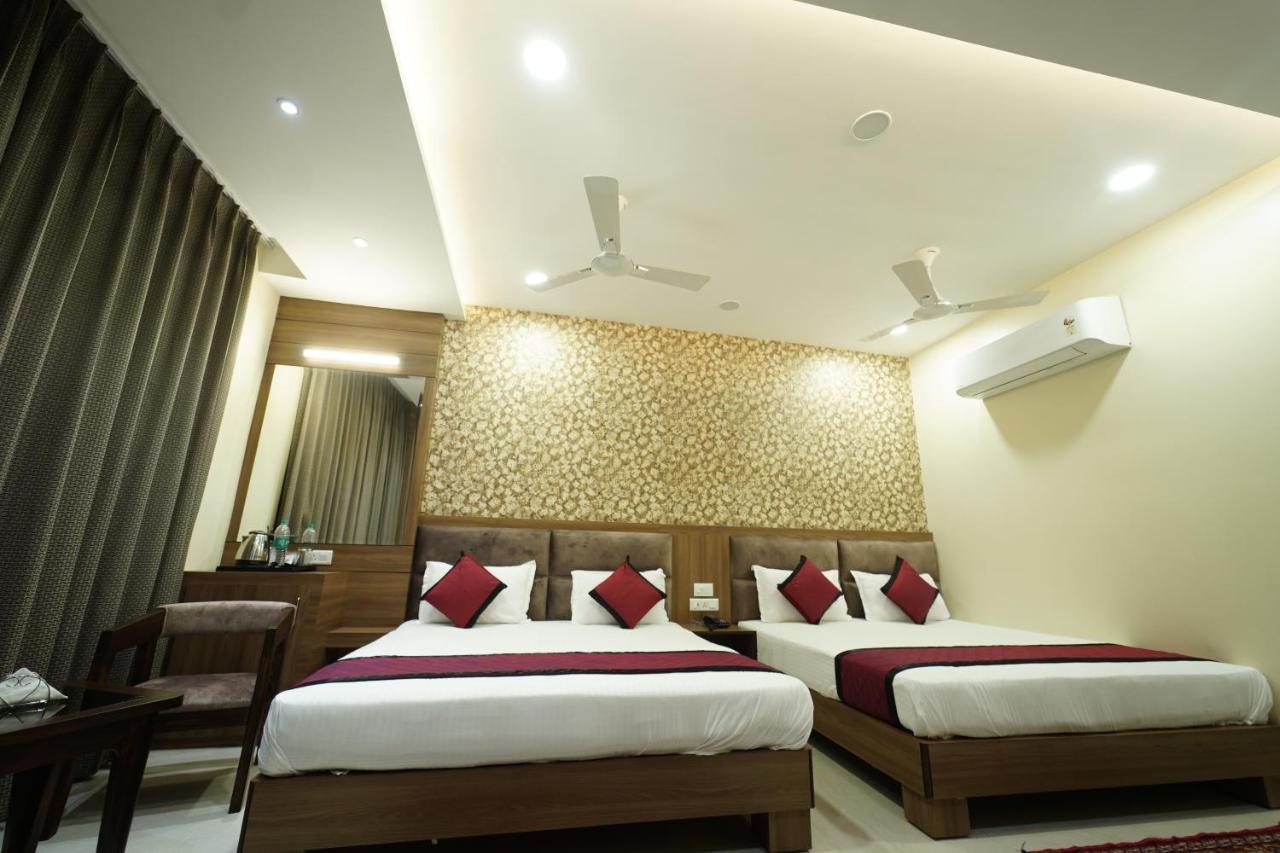 Hotel S.s Royal 3*