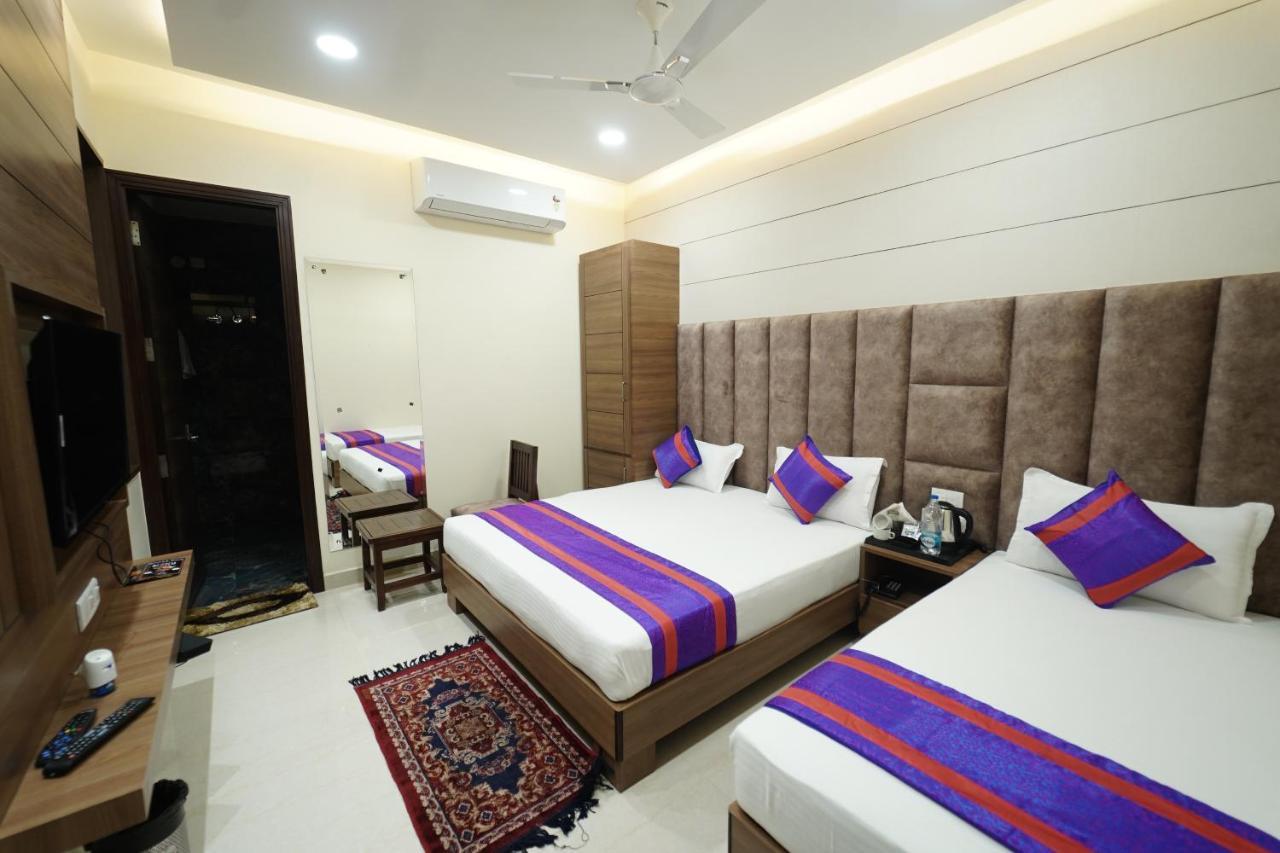 Hotel S.s Royal 3*