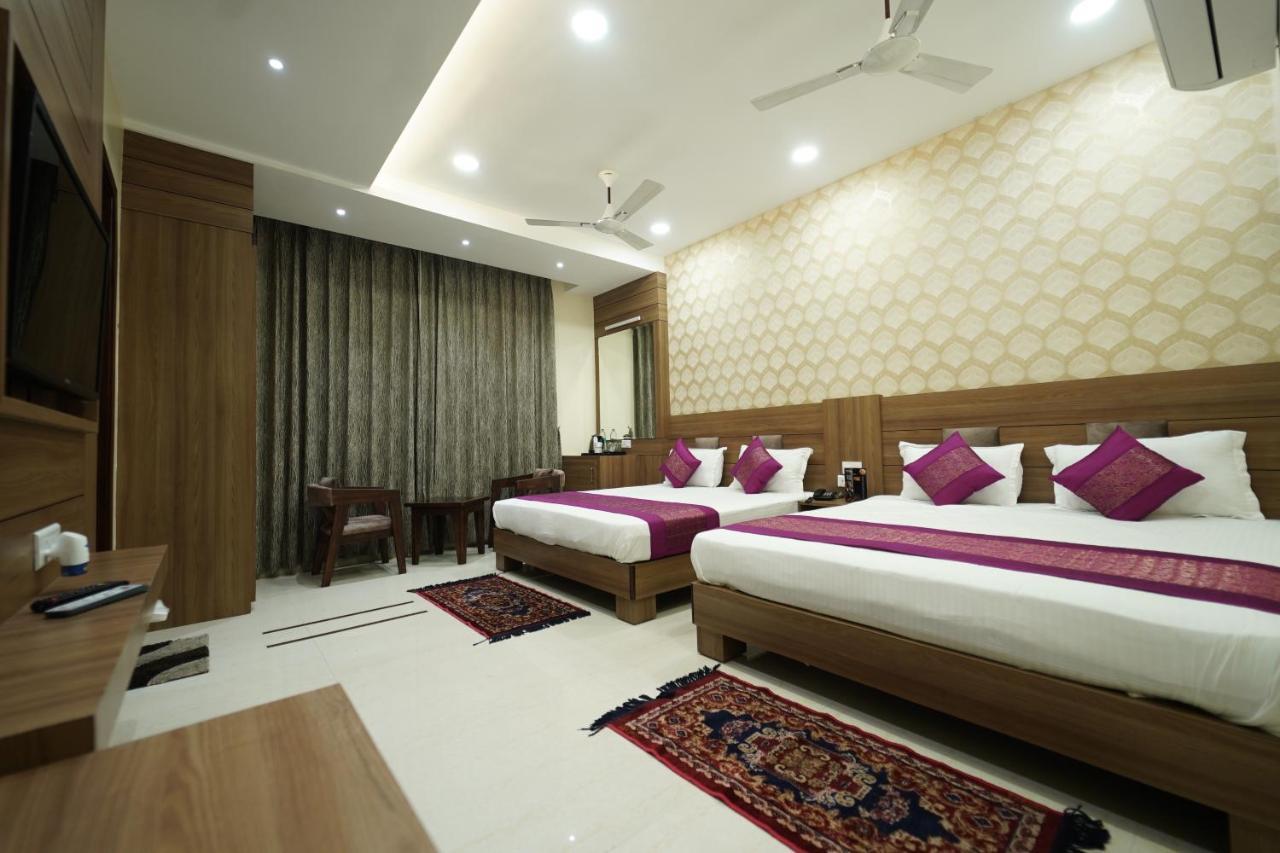 S.s Royal Hotel 3*