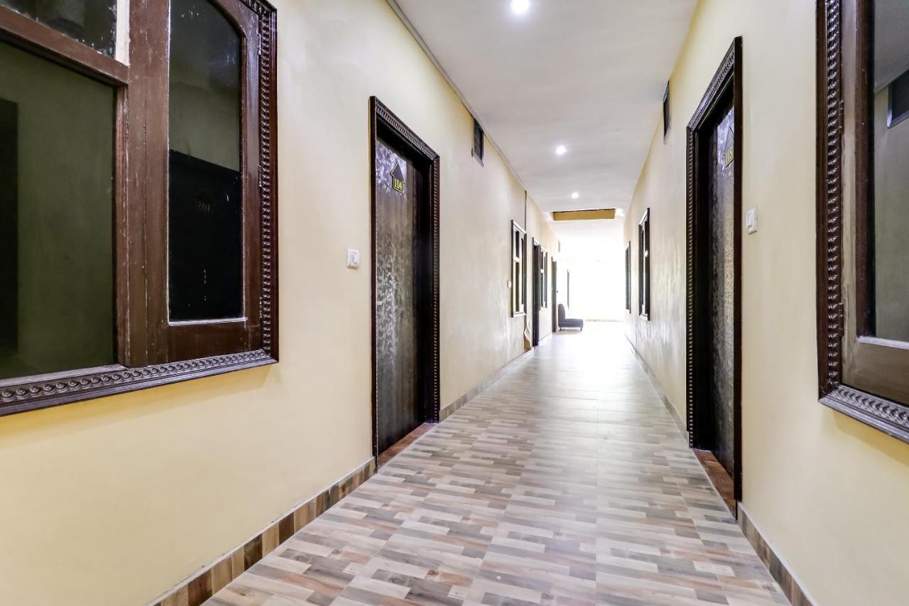 Oyo 40405 Second Hotel