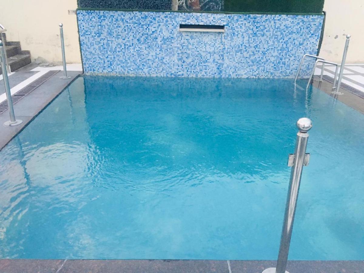 Sallow Royal Suites Hotel