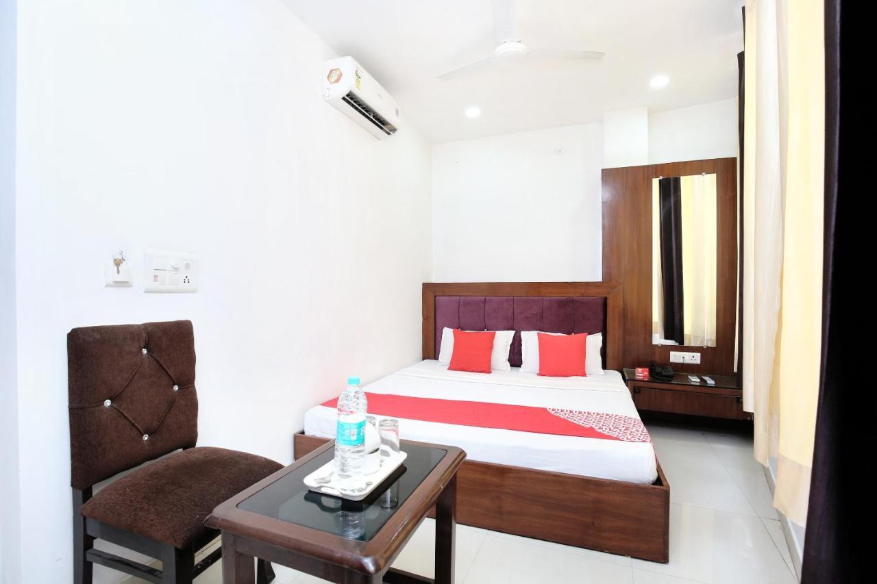 Hotel Oyo 15652 51 3*