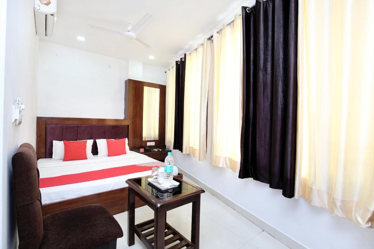 Oyo 15652 51 Hotel 3*
