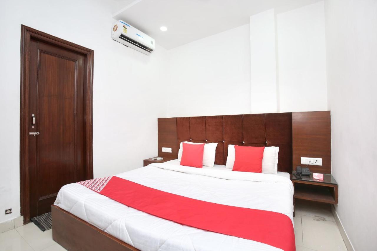 Oyo 15652 51 Hotel 3*