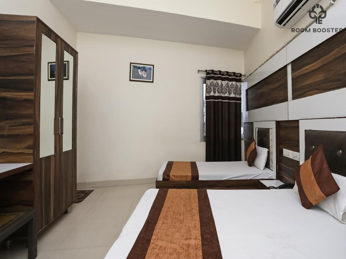 Sehmi's Rest 3*