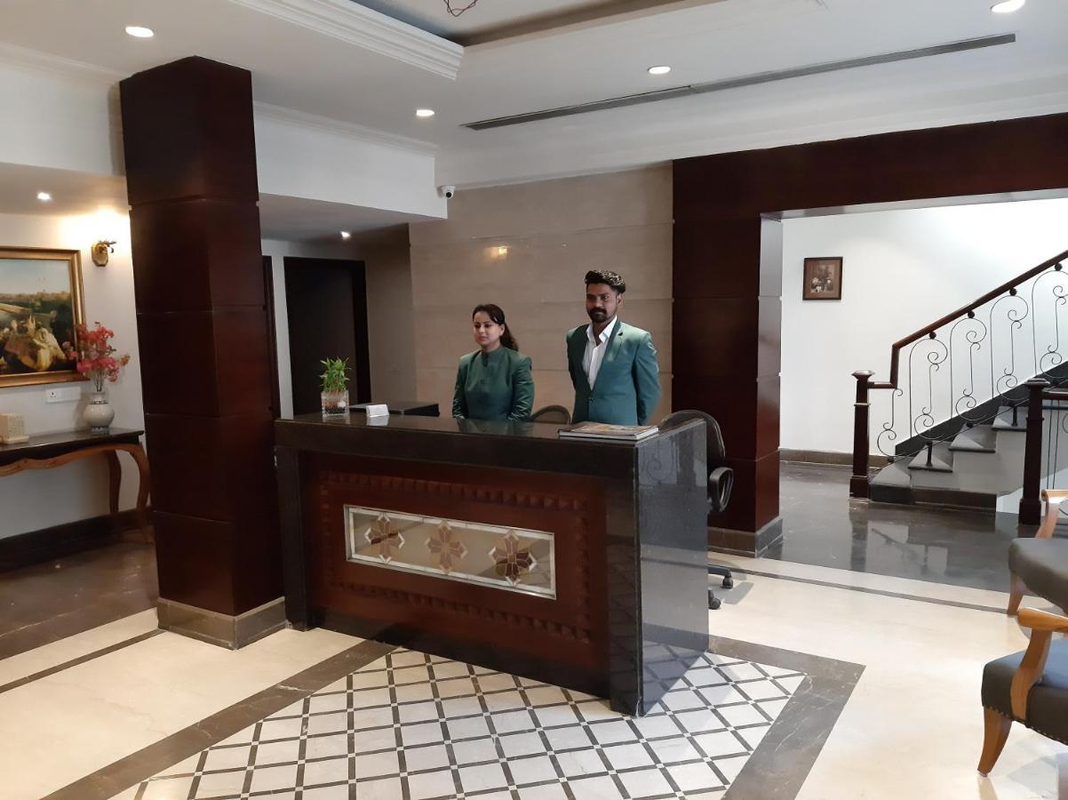 Hotel Golden Tower Near Heritage Street