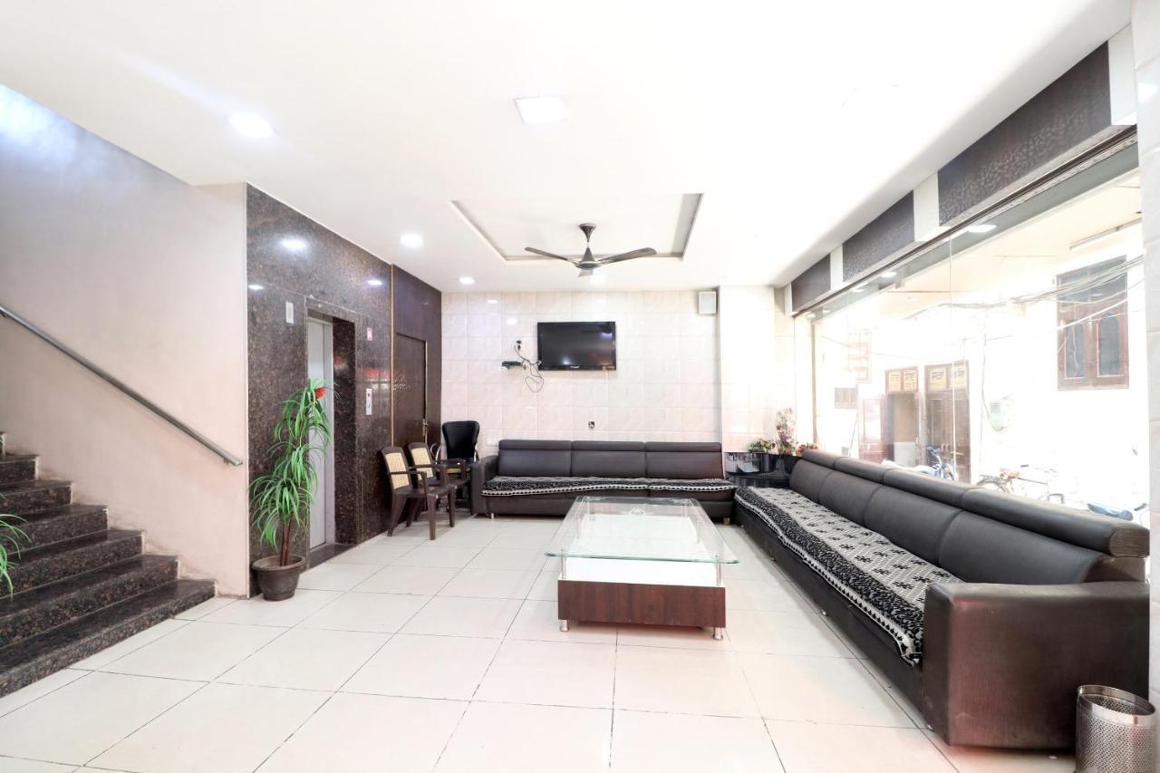 Oyo 23357 Raj Tirath Niwas