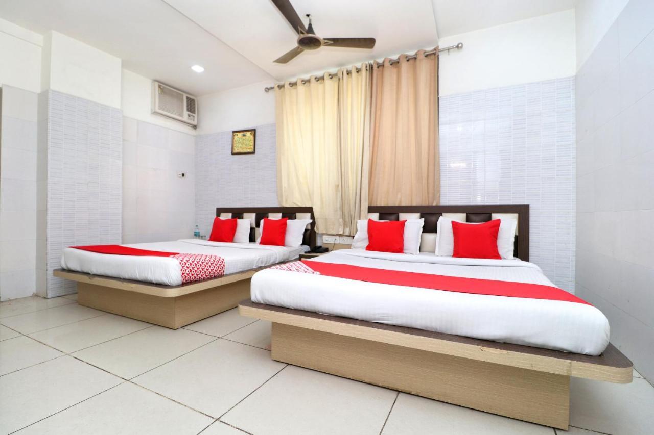 Oyo 23357 Raj Tirath Niwas Hotel 3*