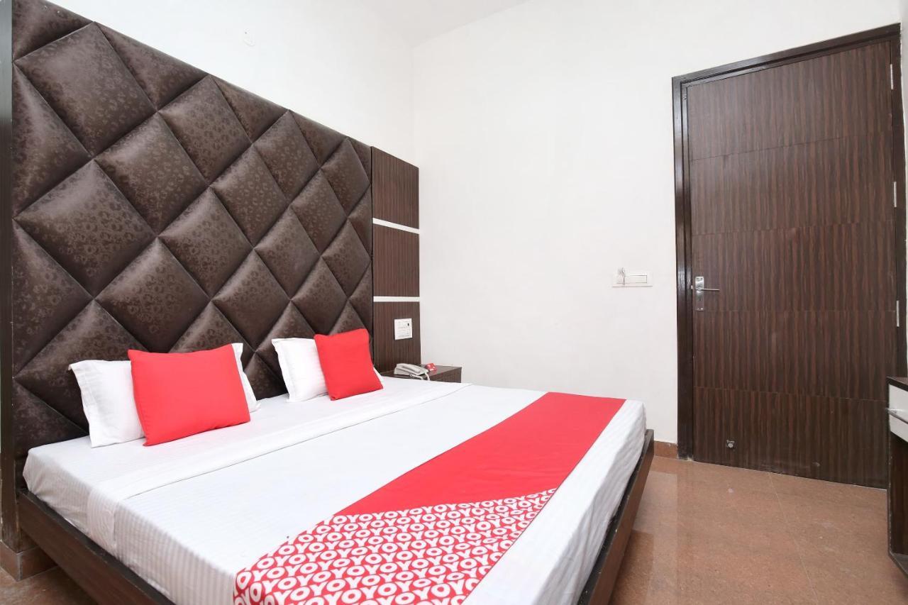 Oyo 15863 Royal Vij