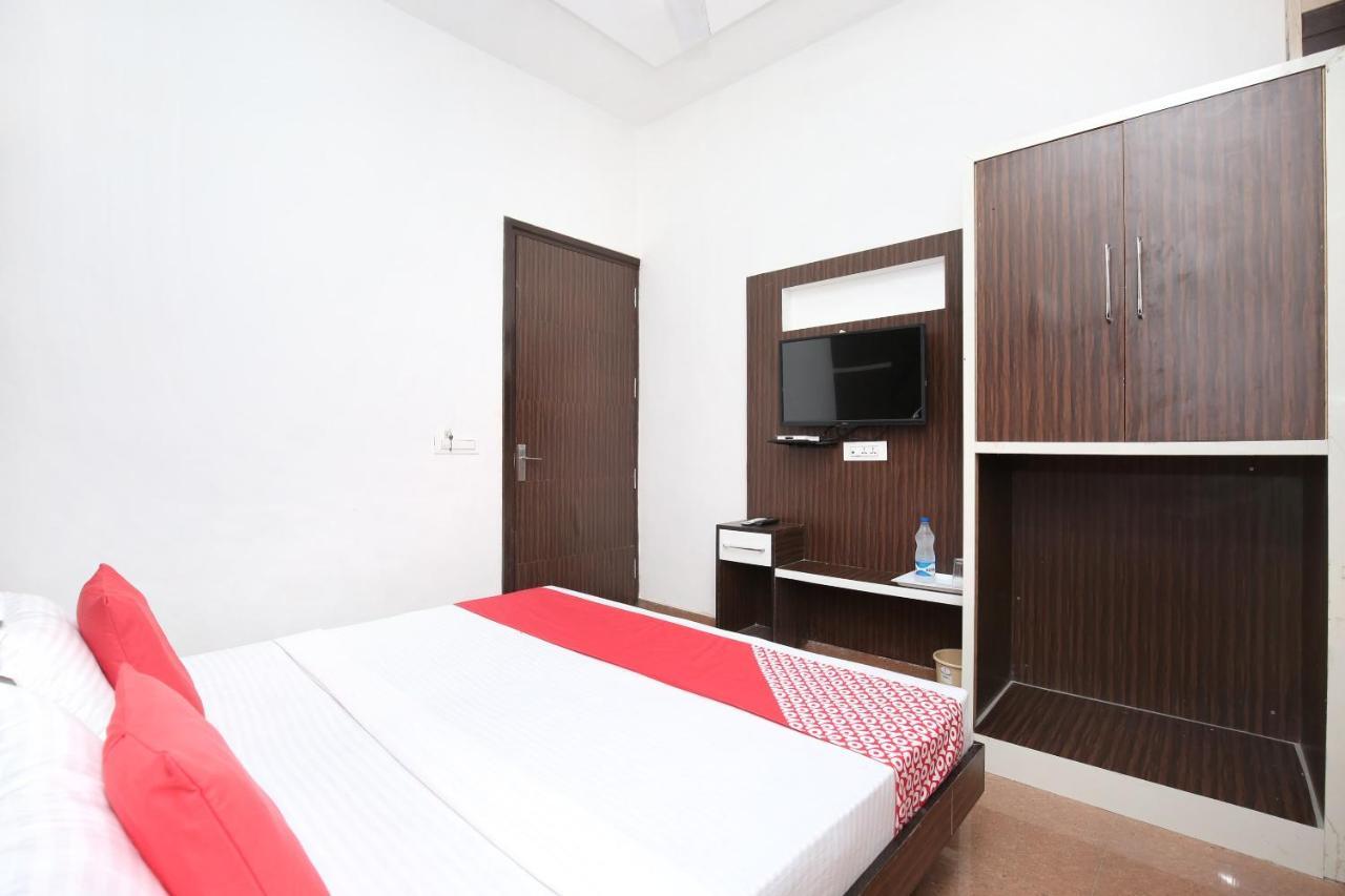 Oyo 15863 Royal Vij Hotel 3*