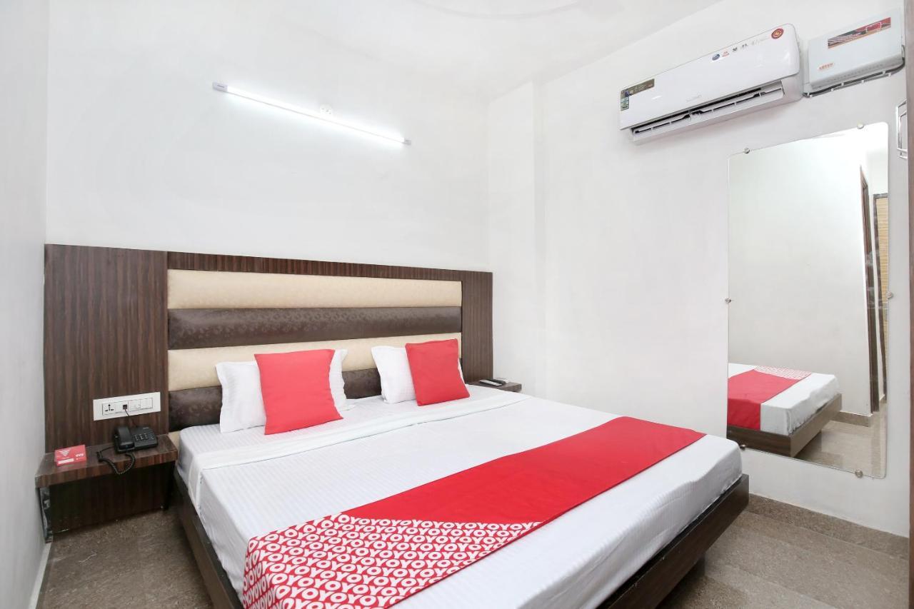 Oyo 15863 Royal Vij 3*