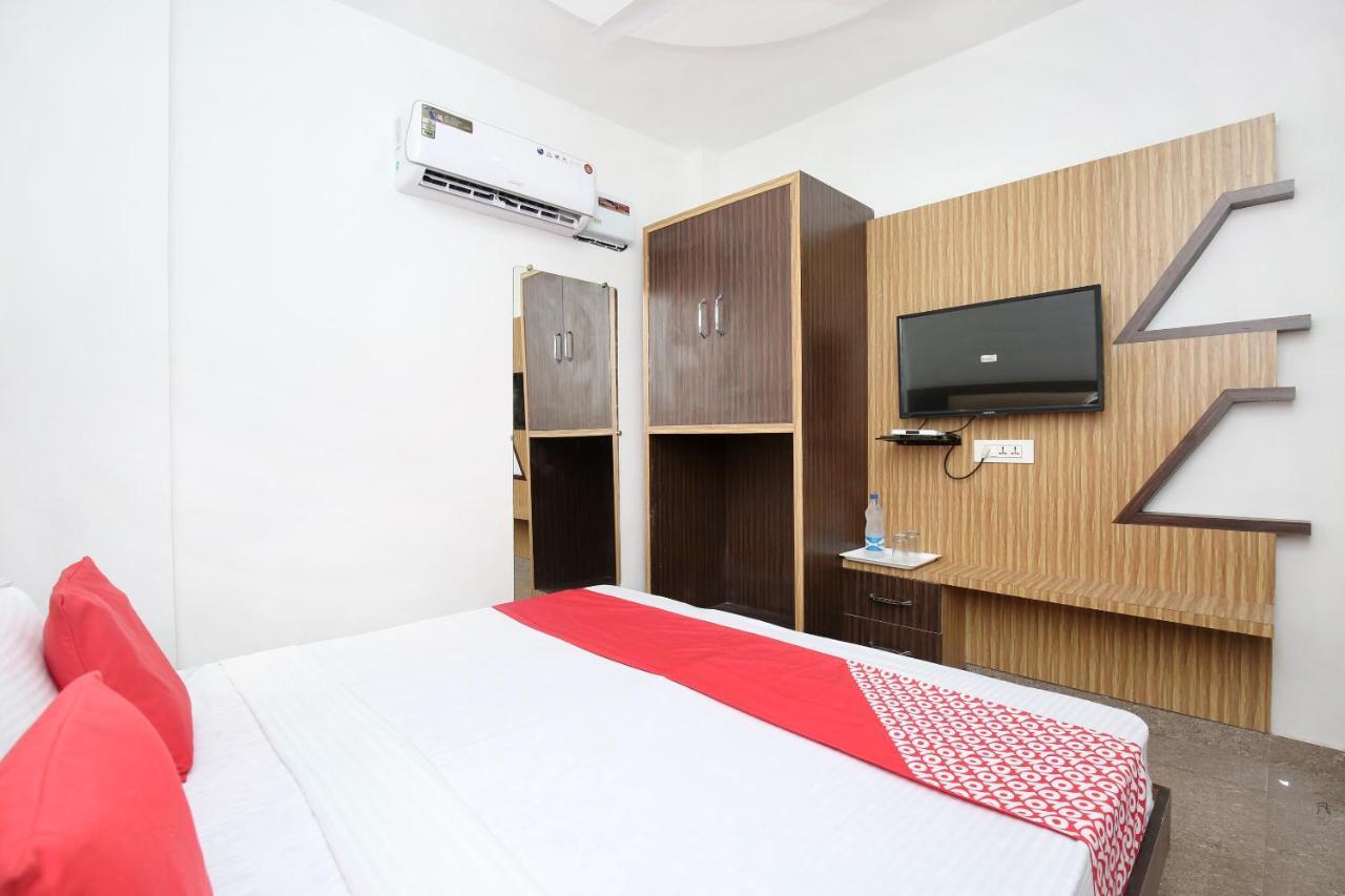 Oyo 15863 Royal Vij 3*