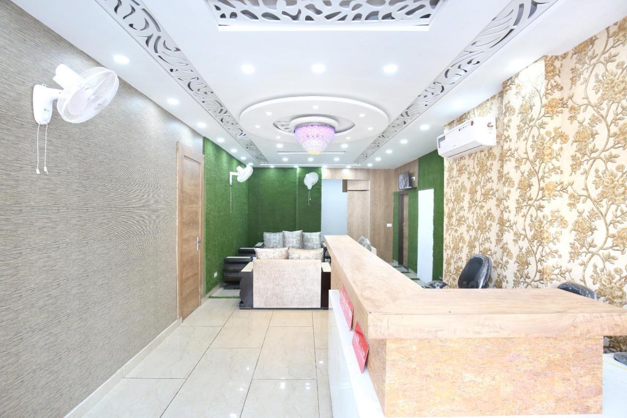 Hotel Oyo 15863 Royal Vij 3*
