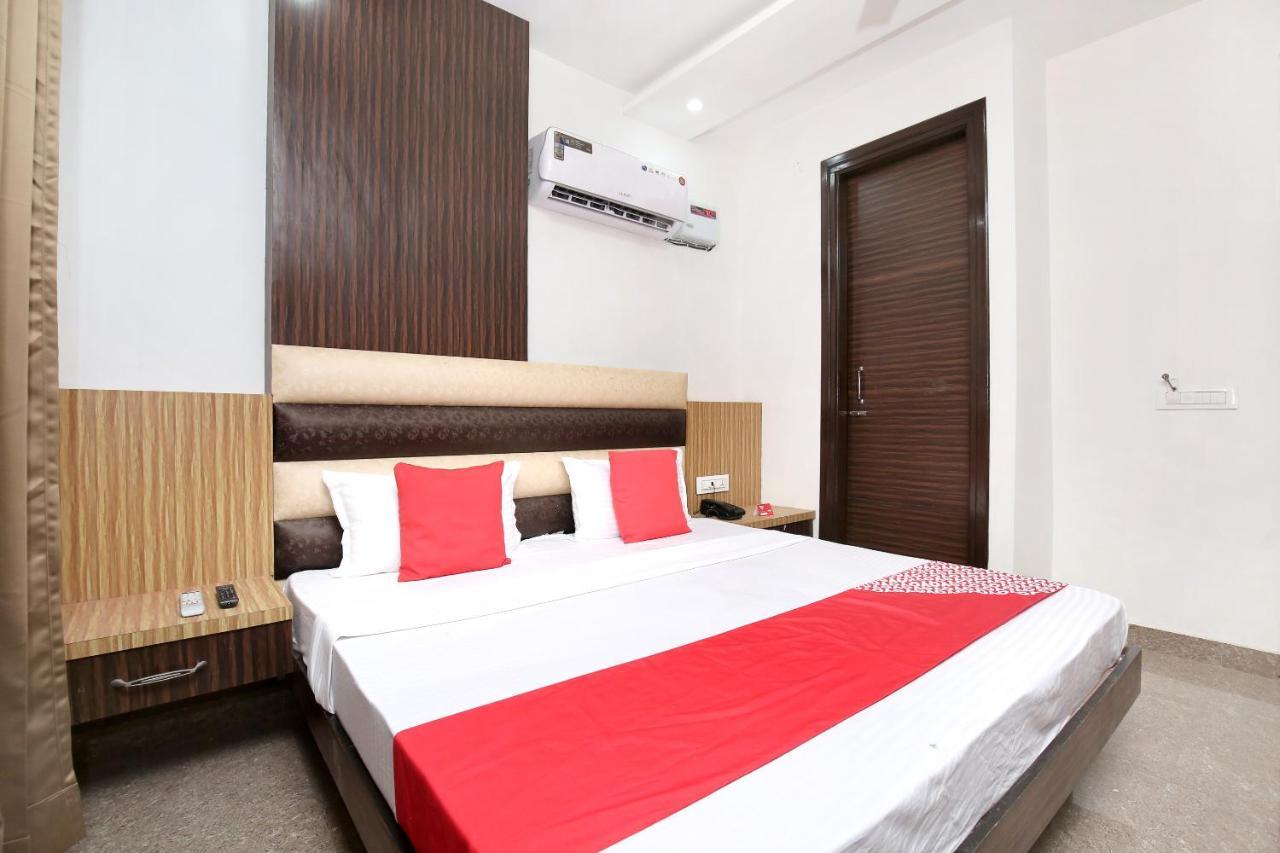 Oyo 15863 Royal Vij Hotel 3*
