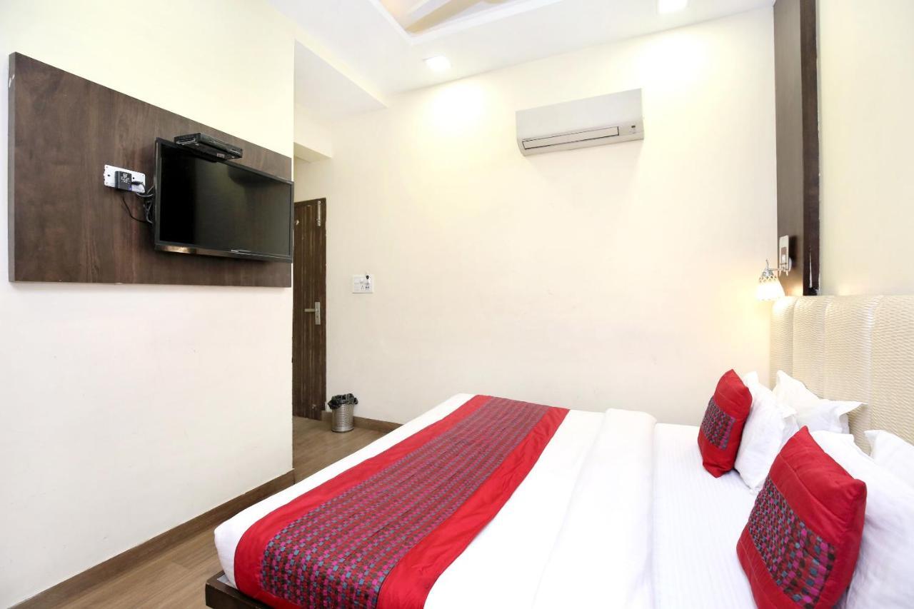 Hotel Oyo 7447 Grand Park 3*