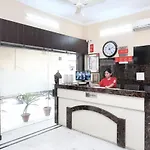 Oyo 7676 Golden Sunrise Inn
