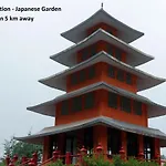 Oyo 7676 Golden Sunrise Inn