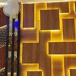 Hotel Golden Crown