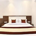 Oyo 11680 Hotel Grand Star