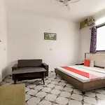 Oyo 46735 Hotel Royal Dreams