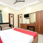 Oyo 15667 Hotel Anand