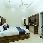 Hotel Chahal Residency
