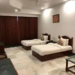 Hotel Lawrence