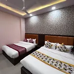 Hotel Pink Residency -Couples, Family, Corporate - 50M From Golden Temple -Newly Opened