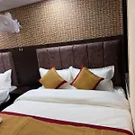 Hotel Pink Residency -Couples, Family, Corporate - 50M From Golden Temple -Newly Opened