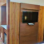Hotel Aura Grand By Levelup Hotels