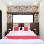 Oyo 17307 Hotel Kings