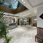 Hotel Aura Grand By Levelup Hotels