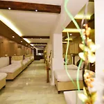 Hk Backpackers-Luxury Rooms & Dormitory