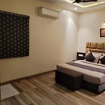 Hotel Urban Galaxy Near Golden Temple