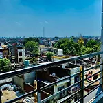Hotel White House 350 Mtr From Golden Temple