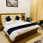 Ry Luxuries Hotel